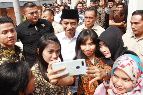  Ketika Jokowi Mendapat Kue Ultah dari Wartawan Istana