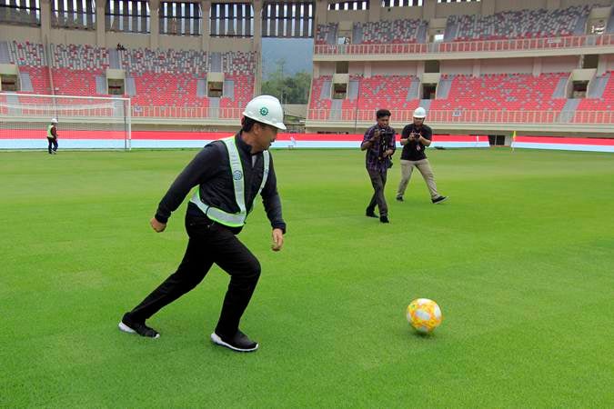  Imam Nahrawi Jajal Stadion Papua Bangkit