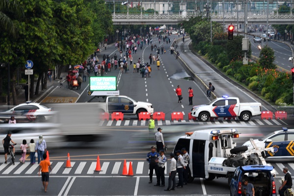Jelang Perayaan HUT Ke-492 Jakarta, Masyarakat Mulai Padati Bundaran HI