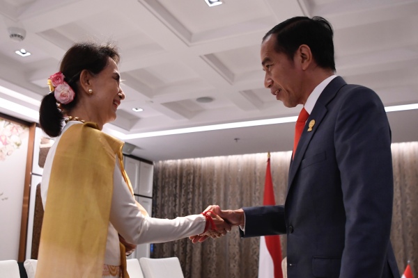  Bertemu Aung San Suu Kyi, Jokowi Tekankan Pentingnya Keamanan di Rakhine State