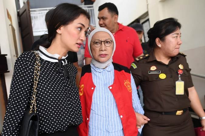  Ratna Sarumpaet Didampingi Atiqah Hasiholan Jalani Sidang Lanjutan