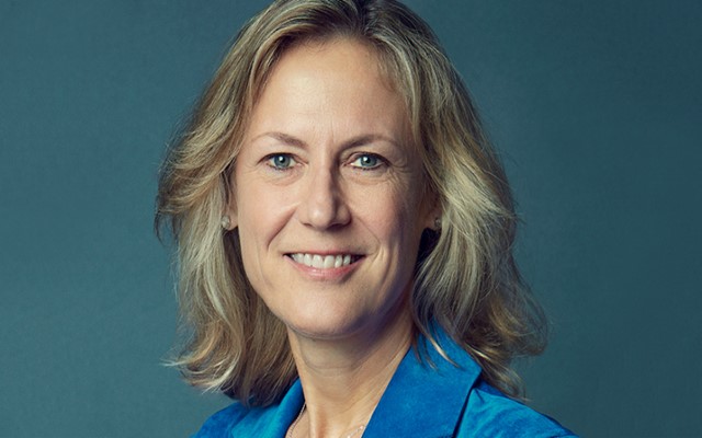  Ann Sarnoff, CEO Baru dan Wanita Pertama Warner Bros