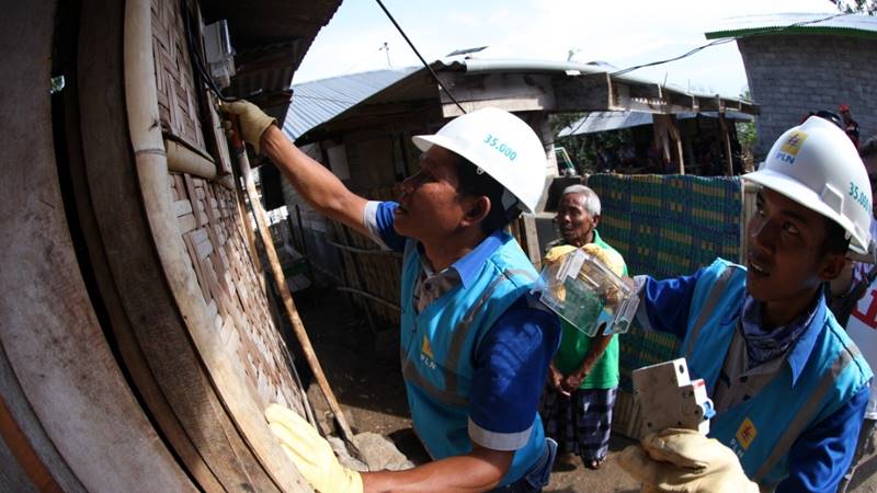  PLN Alirkan Listrik ke Tolonuo dan Dagasuli