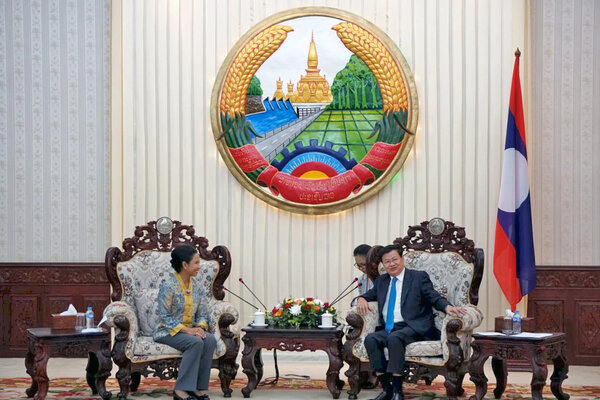  Menteri Rini Antarkan Ekspansi Bisnis BUMN di Laos