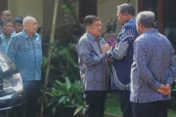  Sampaikan Dukacita, JK Sambangi Kediaman SBY