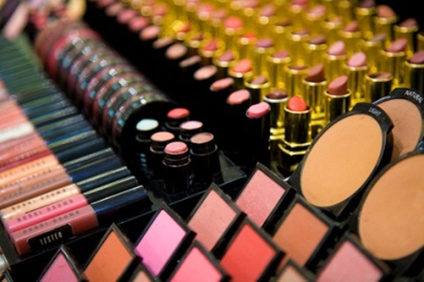  Polisi Ungkap Penjualan Kosmetik Ilegal di Sumbar Beromzet Ratusan Juta Rupiah