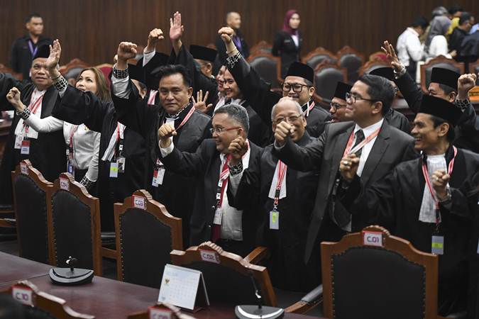  Yusril Ihza Mahendra dan Tim Hukum TKN Bertemu Jokowi di Istana Bogor