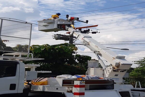  Lampu Penerangan di Sepanjang Jalur LRT Padam Karena Nunggak Bayar Listrik