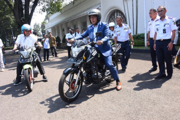  Pemprov Jawa Barat Hibahkan 6.000 Motor Listrik untuk Masjid