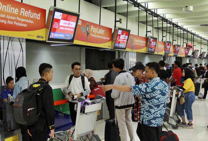 Ilustrasi - Sejumlah penumpang pesawat melakukan lapor diri di konter chek in Terminal 1 B Bandara Soekarno Hatta, Tangerang, Banten, Minggu (26/5/2019)./ANTARA-Muhammad Iqbal