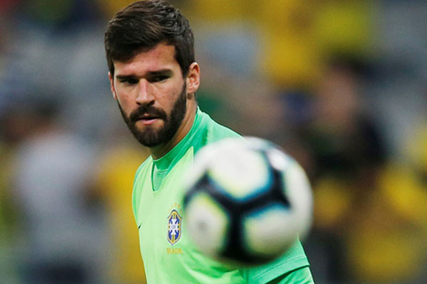  Alisson Becker Menuju Sarung Tangan Emas Kedua dalam Semusim