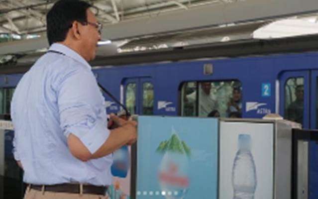  Ahok Naik MRT untuk Pertama Kali, Warga Histeris