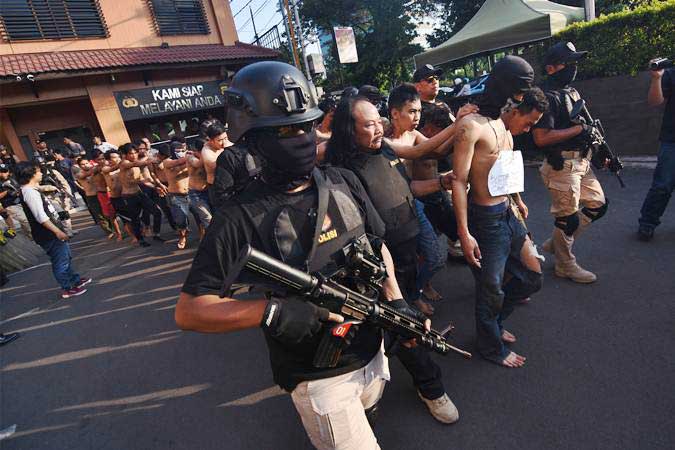  Rusuh 21 - 22 Mei : Dua Korban Tewas Ditembak dari Jarak Dekat