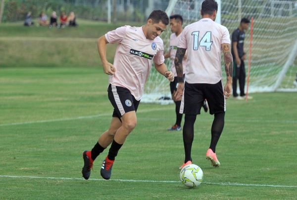  10 Pemain PSS Cedera Gara-Gara Latihan di Lapangan Buruk