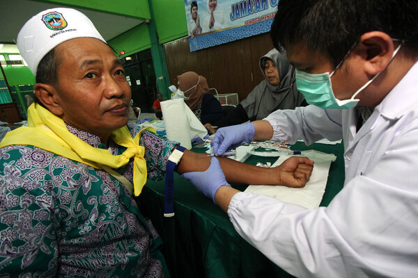  23 Koper Rokok dan Obat Tradisional Calon Haji Diamankan di Surabaya