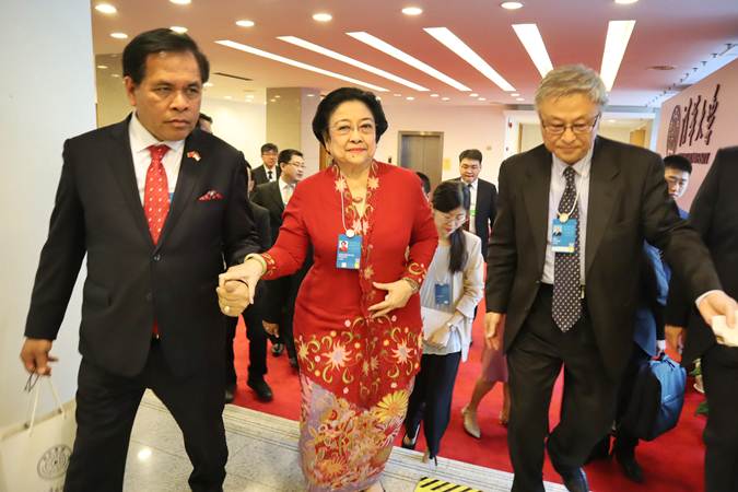  Megawati Soekarnoputri Berbicara dalam Forum Perdamaian Dunia di China