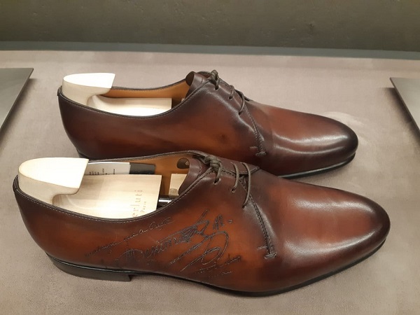  Begini Proses Pewarnaan Sepatu Berluti