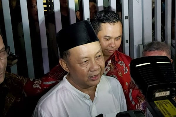  Kenakan Peci Hitam dan Kemeja Putih, Syafruddin Temenggung Keluar dari Rutan KPK