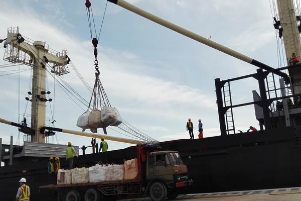  PELABUHAN MANYAR : Kapasitas Dermaga Ditambah 3 Kali Lipat Lebih