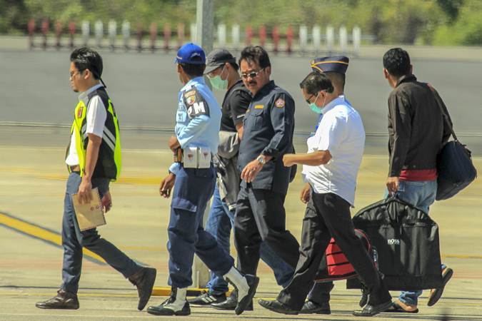  Gubernur Kepulauan Riau Nurdin Basirun Diterbangkan ke Jakarta