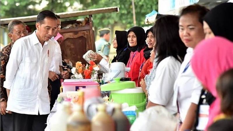  Pasar Global Melambat, Jokowi Sebut Produk UMKM Indonesia Punya Pasarnya Sendiri 