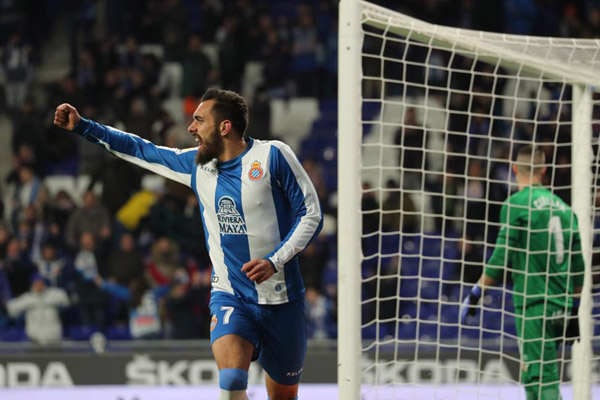  Real Betis Pinang Borja Iglesias dari Espanyol