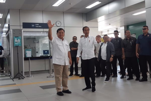  Naik MRT Bersama, Jokowi dan Prabowo Lanjut Makan di Restoran