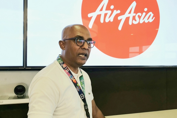  TRANSFORMASI DIGITAL PENERBANGAN : AirAsia 3.0 Tuntas Akhir Tahun