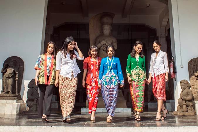  Peragaan Busana Lestarikan Busana Kebaya