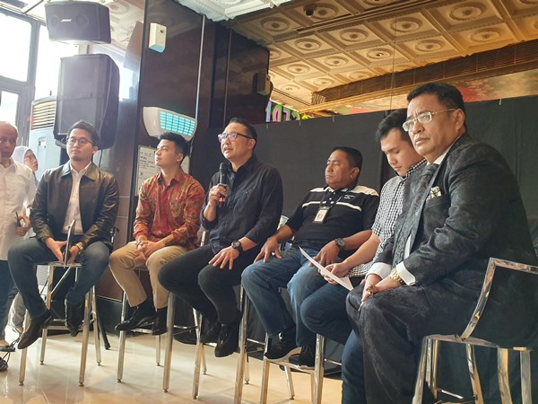 Kasus Menu Tulis Tangan Youtuber Rius dan Garuda Berakhir Damai