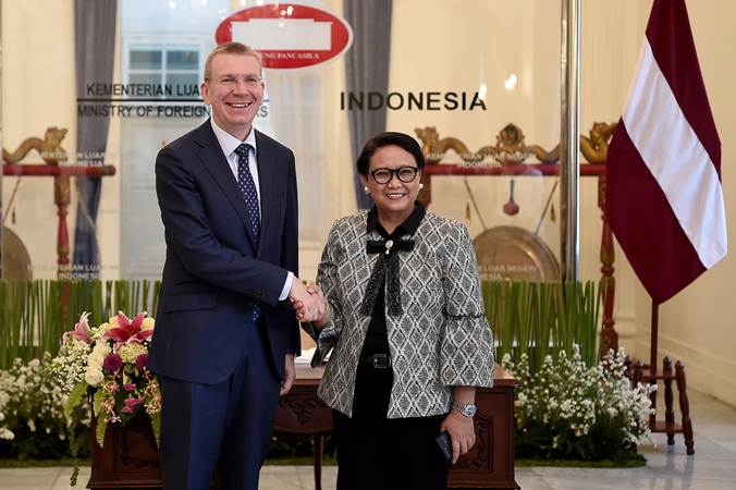  Retno Marsudi Menerima Kunjungan Menlu Latvia Edgars Rink vi s