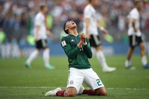Pemain belakang Timnas Meksiko Edson Alvarez setelah timnya mengalahkan Jerman di Piala Dunia 2018./Reuters-Carl Recine