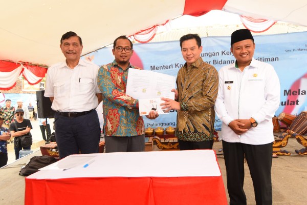  Menko Luhut Luncurkan Program Satu Juta Nelayan di Sukabumi