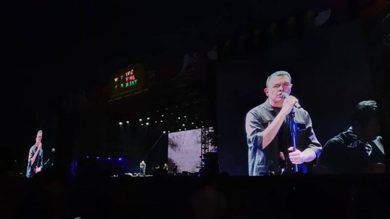  Tulus Tantang Penonton di We The Fest Stage 2019