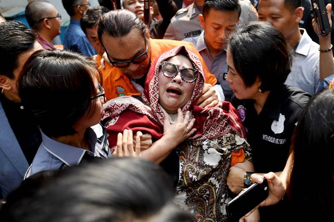  Tri Retno Prayudati Alias Nunung Srimulat Menangis di Mapolda Metro Jaya