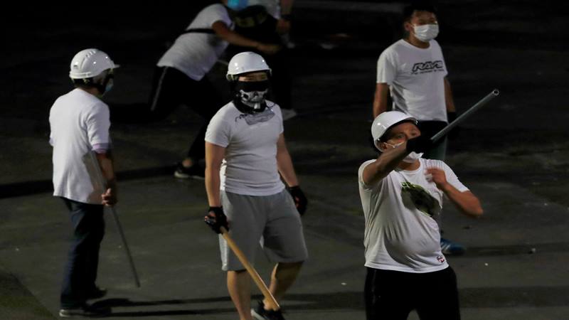 Kemelut Politik Hong Kong, Gangster Serang Warga