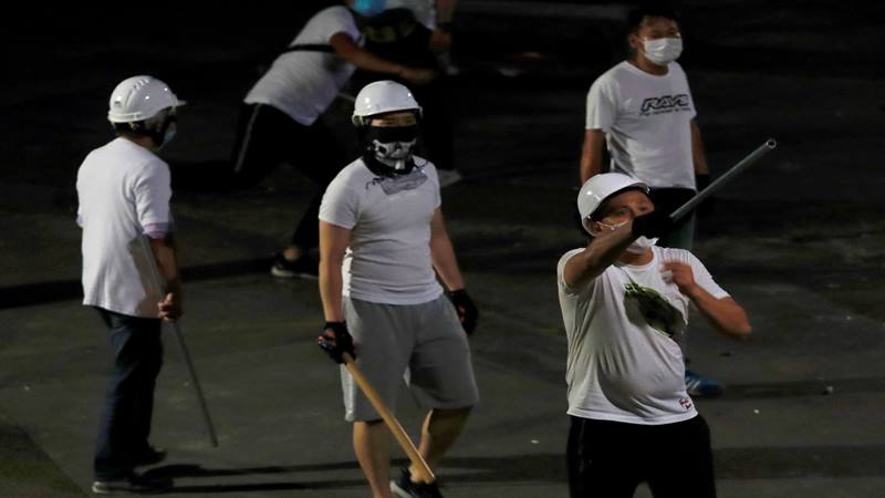  Kemelut Politik Hong Kong, Gangster Serang Warga