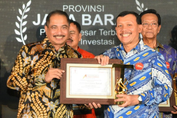  Jawa Barat Raih Platinum Provinsi Besar Terbaik Sektor Investasi IAI 2019