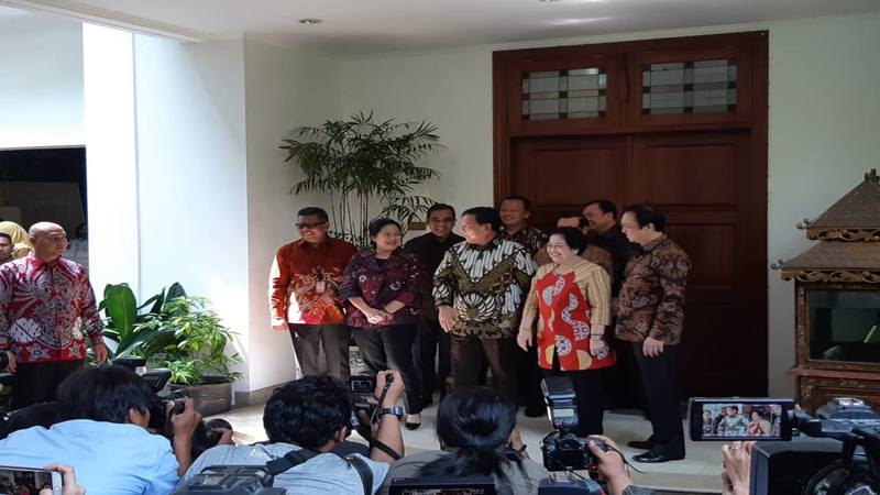  Kompak Kenakan Batik, Prabowo dan Megawati Bertemu di Teuku Umar