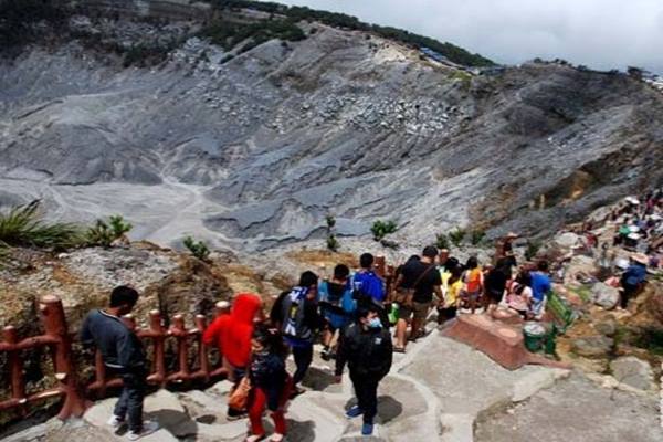  ERUPSI TANGKUBAN PARAHU: Kemenpar Imbau Turis Tak Dekati  Kawah Ratu dan Kawah Upas