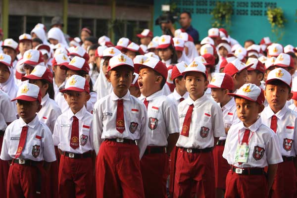  Jateng Kucurkan Rp10 Miliar untuk Beasiswa 10.000 Siswa Miskin