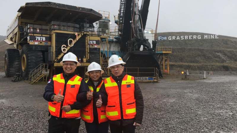BERITA FOTO : Kunjungan Pertama Rini Soemarno ke Freeport, Melihat Grasberg Mine, Tambang Underground, Hingga 'Panen' Melon  
