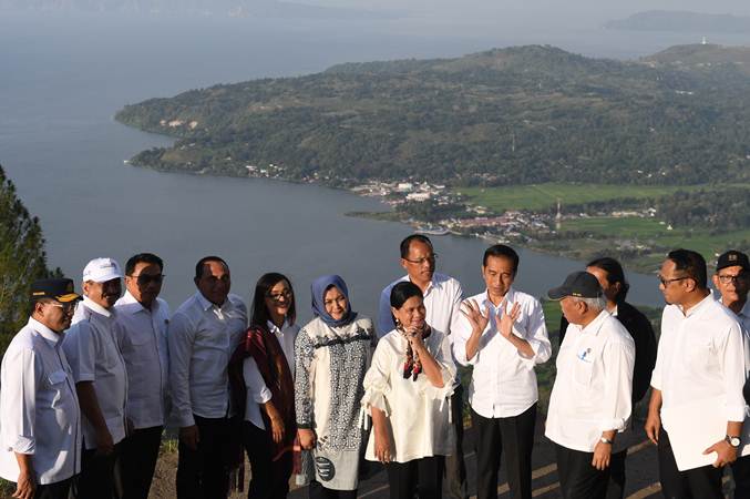  Presiden Jokowi Nikmati Keindahan Danau Toba dari Sipinsur Geosite