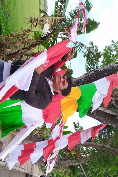  Pria Bogor Ini Rela Berjualan Bendera di Bantul, Omzetnya Rp15 Juta Sebulan