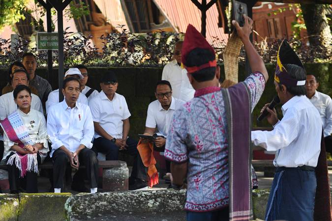  Pemerintah Bakal Perbaiki Rumah Adat Batak Samosir