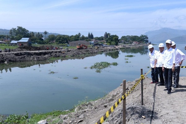  Presiden Jokowi Tinjau Rencana Pembangunan Jembatan Tano Ponggol di Samosir