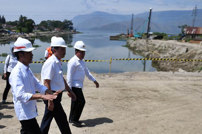  Presiden Jokowi Kunjungi Proyek Pembangunan di Samosir