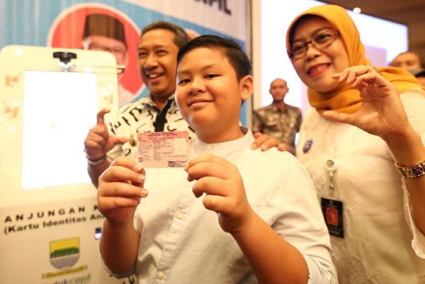  Luncurkan Anjungan KIA, Kota Bandung Permudah Pembuatan Kartu Anak
