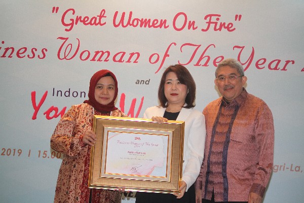  Dirut Hartadinata Raih Penghargaan Indonesia Business Women of The Year