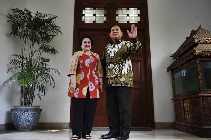  Hasto: Undang Prabowo ke Kongres PDIP Bukan untuk Bagi-bagi Kursi   
